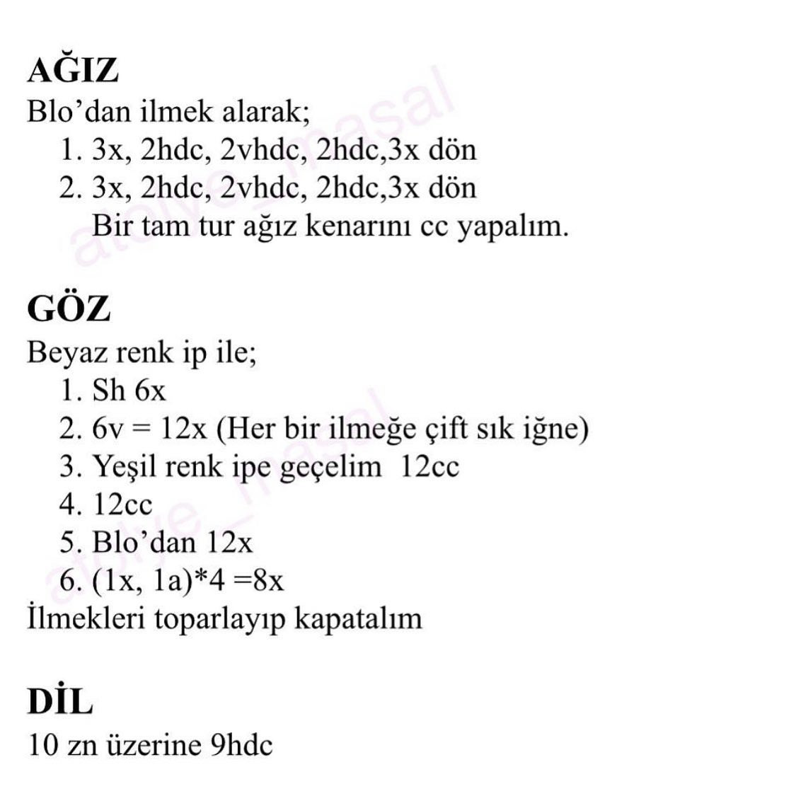 Şişkin gözlü ve kırmızı dilli yeşil kurbağanın tığ işi modeli.