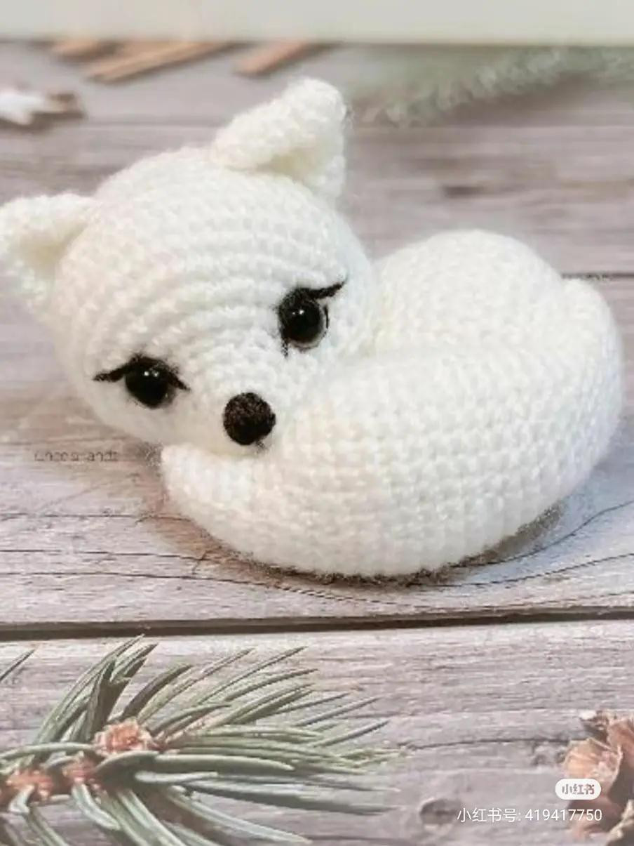 sleeping white fox crochet pattern