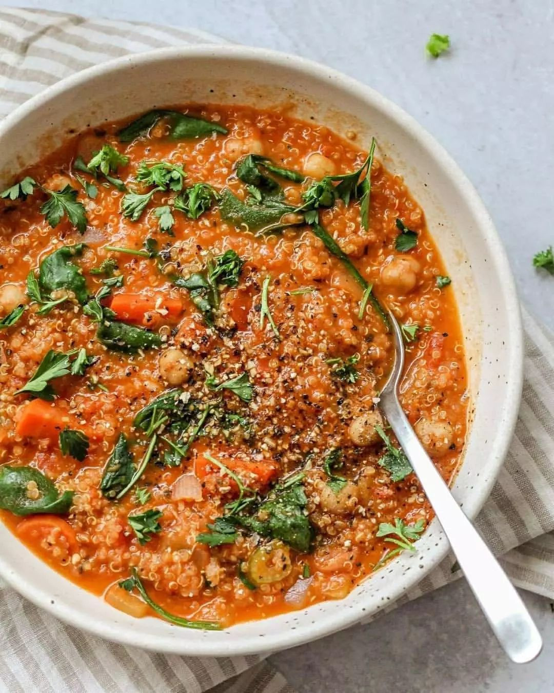 🥘 The ultimate comfort food for us should be warming, filling, and nutritious. Just like this Creamy Quinoa Coconut Soup