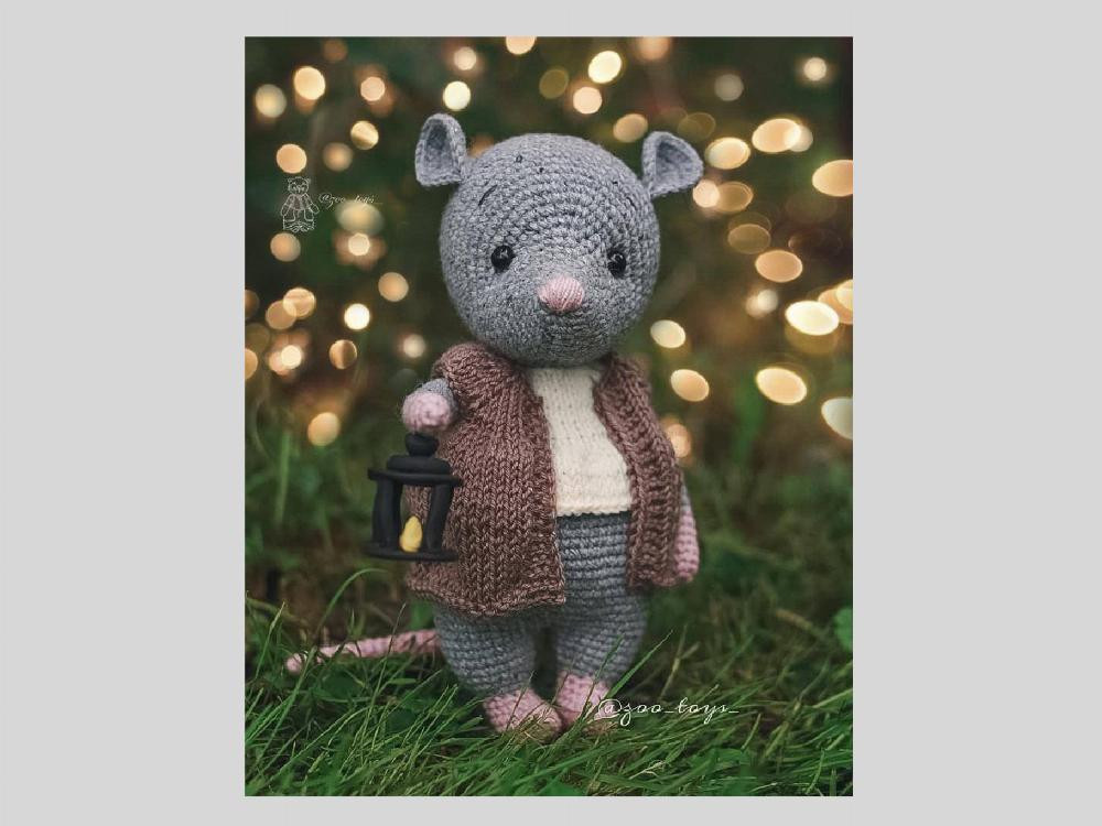 zoo toys pattern sleepy the mouse