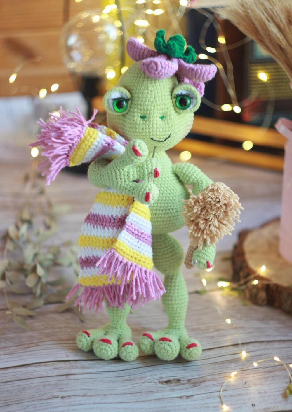 CROCHET PATTERN JABELLE the FROG