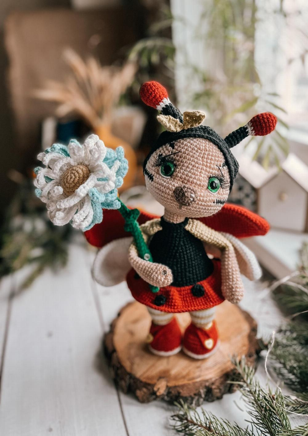 CROCHET PATTERN LADYBUG BETTY