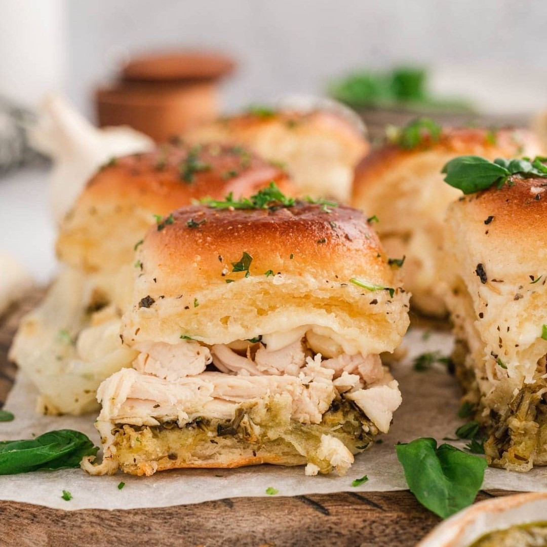 PESTO CHICKEN SLIDERS⁠