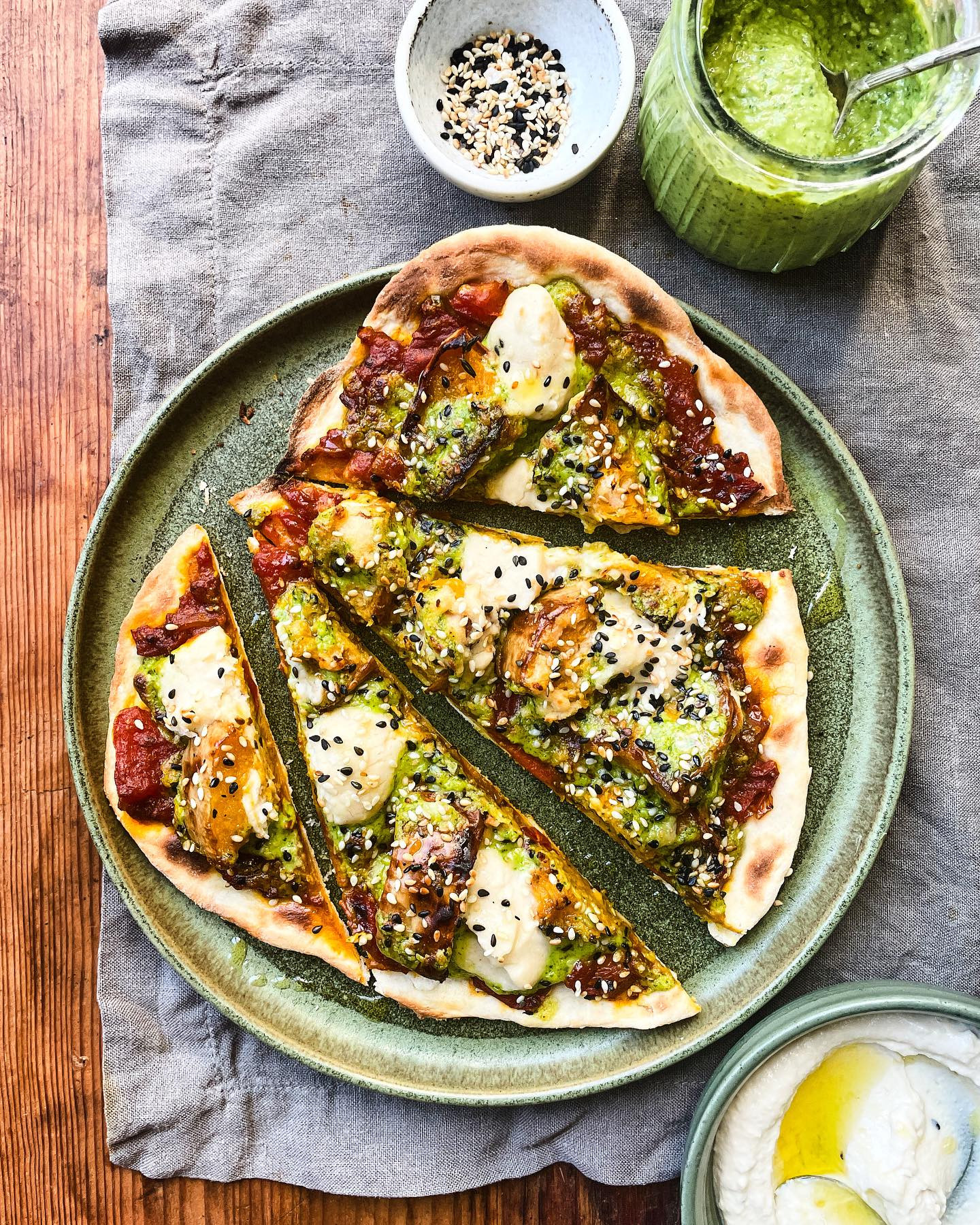 Simple pleasures - flatbread pizza with whipped butter bean tahini, roast squash & pesto 🤩