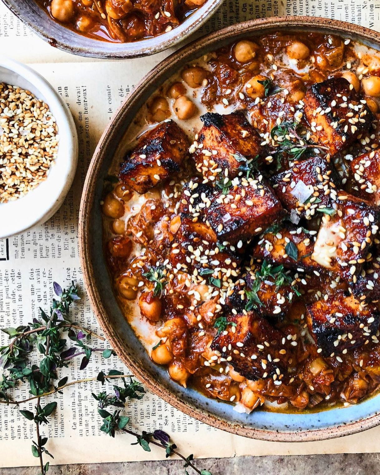 When I don’t know what to make - I usually gravitate towards by super tasty balsamic tofu with smoky chickpeas! 🤩