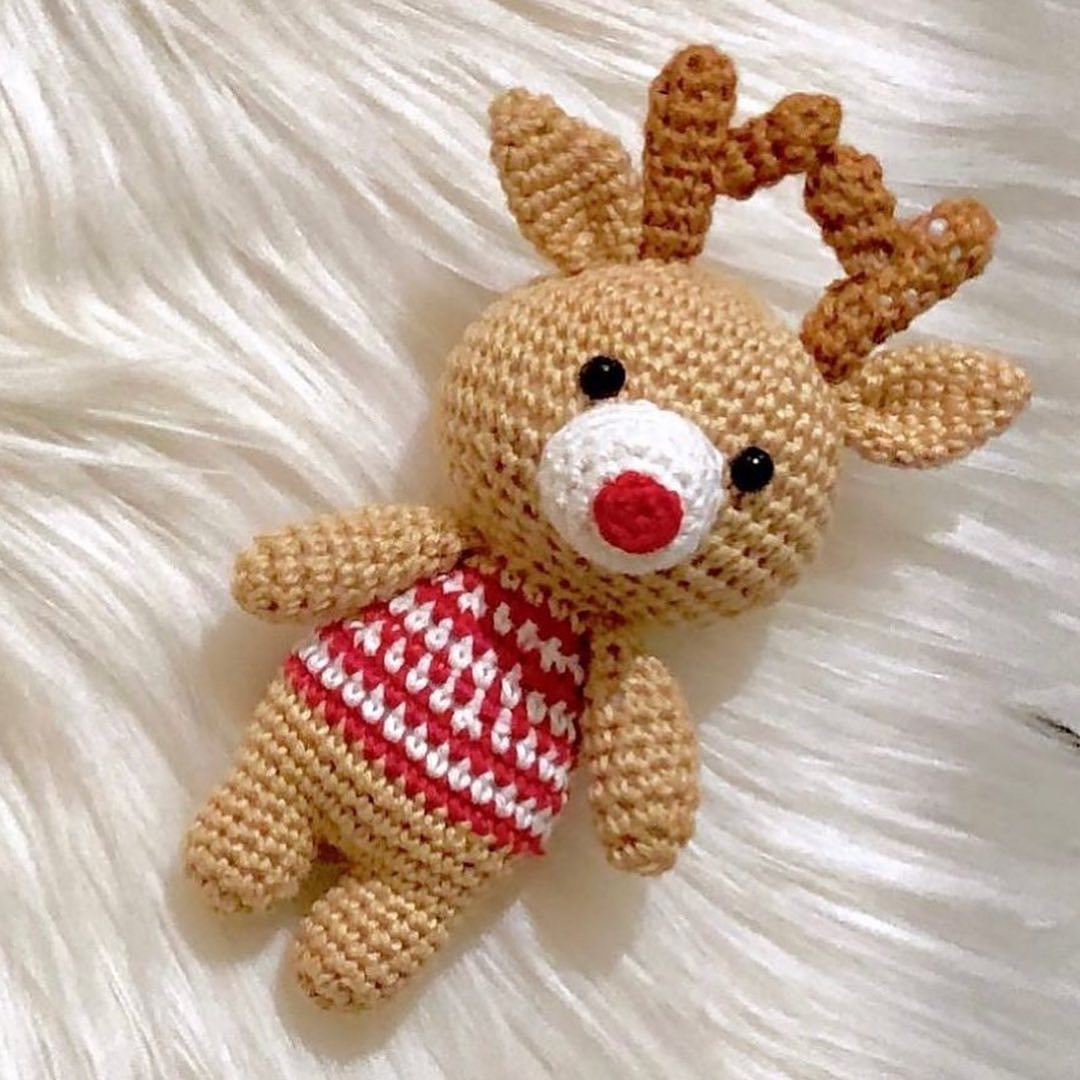 Crochet pattern for male and female deer couple