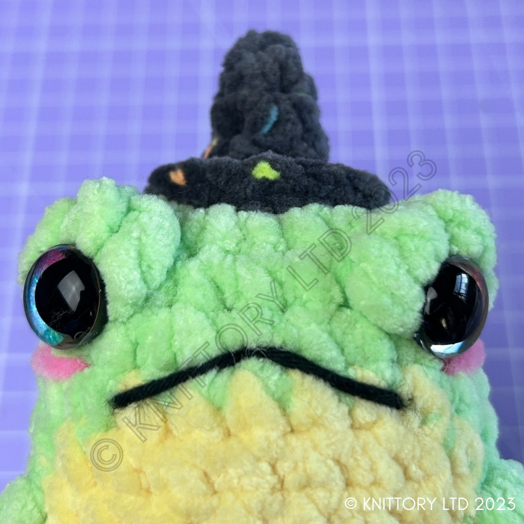 free pattern mini witch hat