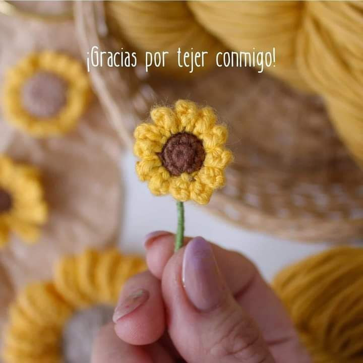 sunflower keychain free pattern