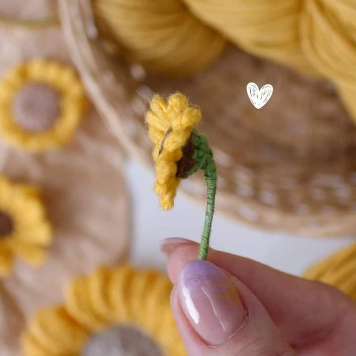 sunflower keychain free pattern