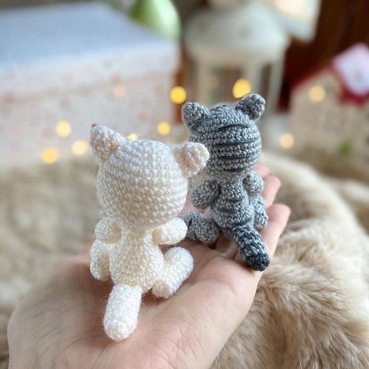 Бесплатное описание лисёнка и котёнка от автора @scandistyle_dolls 🌷При публикации работ, отмечайте автора 🤗Описание мишки опубликовано на странице автора.