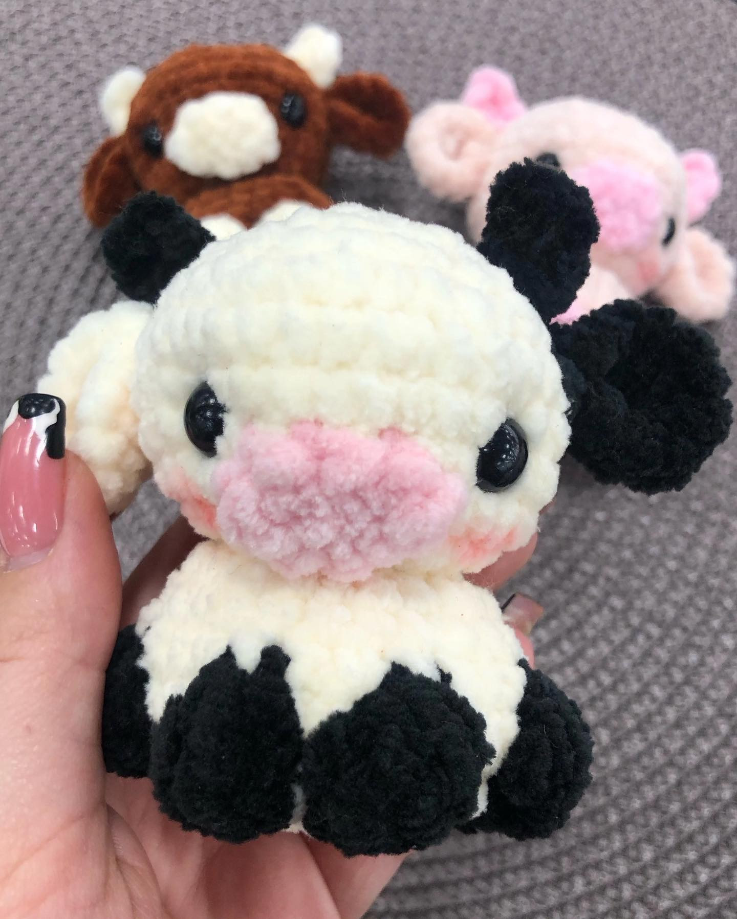 Описание от https://vk.com/plush.etoys

#мк_коровы_амигуруми