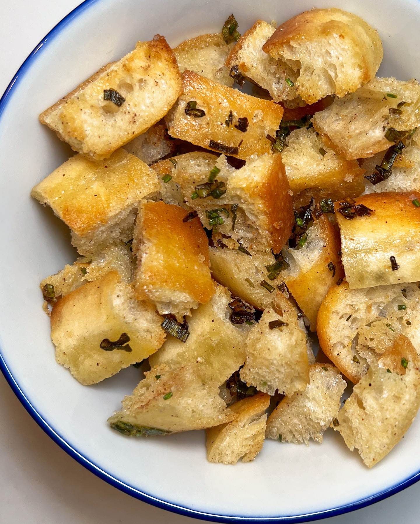 ASIAN STYLE ‘CAESAR’ SALAD: Would you try it? Fresh, zingy and perfect for warmer days ☀️