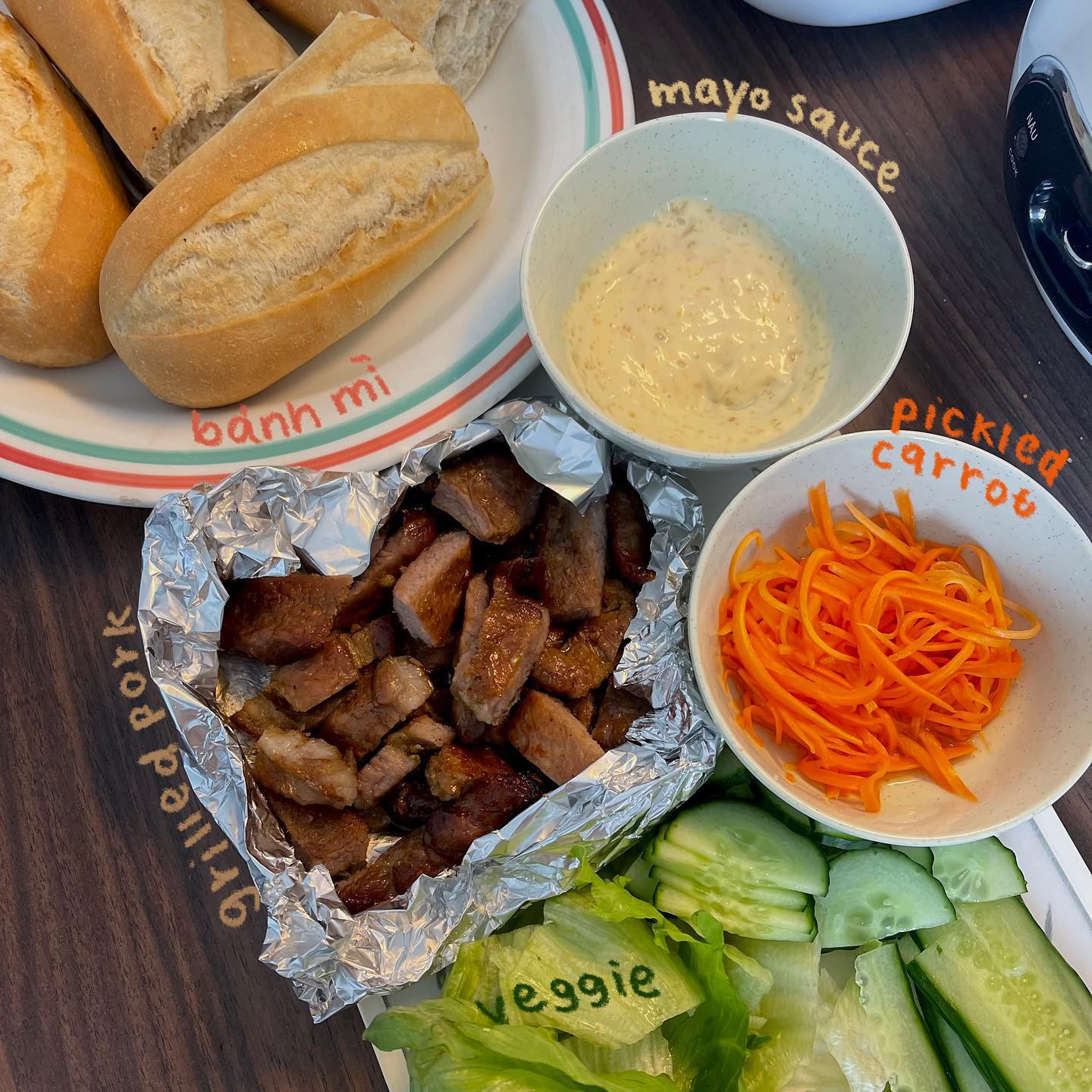 bánh mì heo nướng