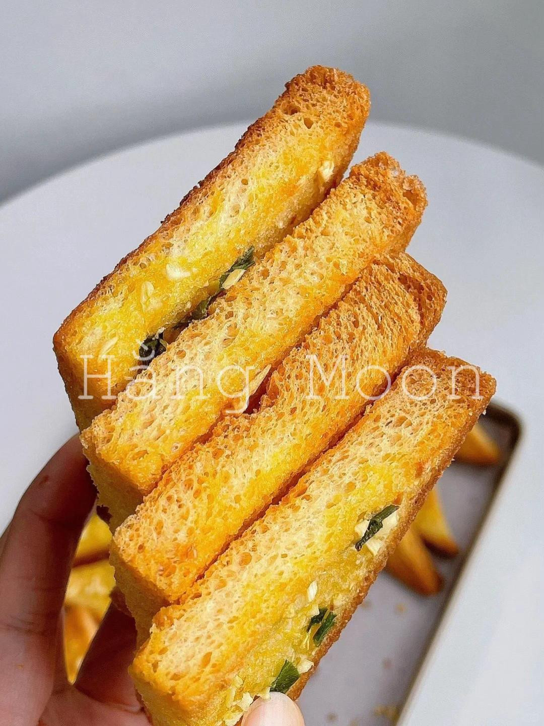 CÁCH LÀM BÁNH MÌ BƠ TỎI BẰNG NỒI CHIÊN KHÔNG DẦU