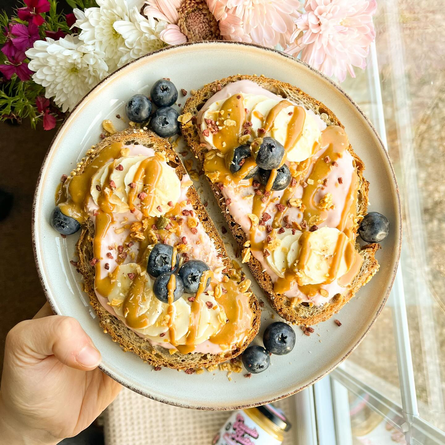 Granola Butter Toasts ⭐️ (vegan)