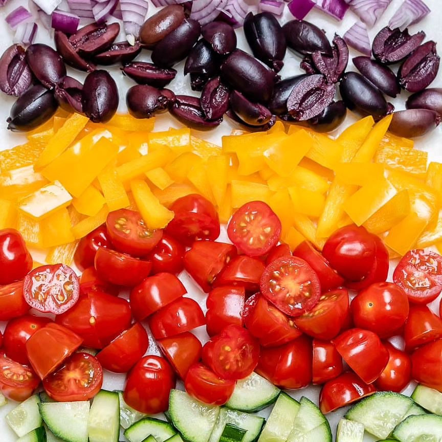 Greek Inspired Chickpea Salad + Tzatziki Dressing 🍅🌱