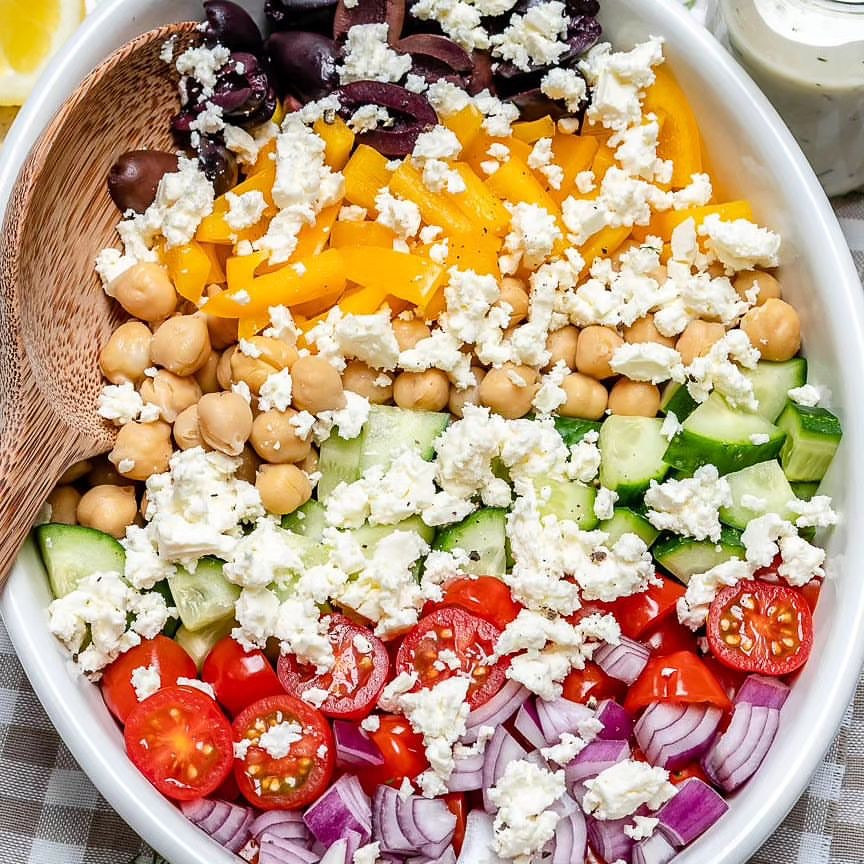 Greek Inspired Chickpea Salad + Tzatziki Dressing 🍅🌱