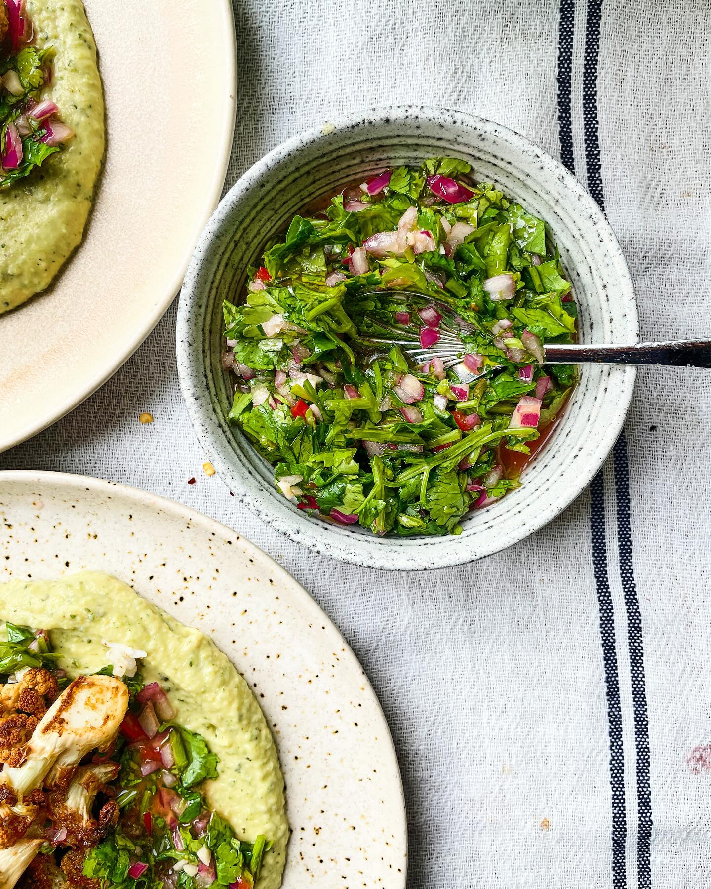 Roast cauliflower with white bean & courgette dip and coriander salsa 🤩