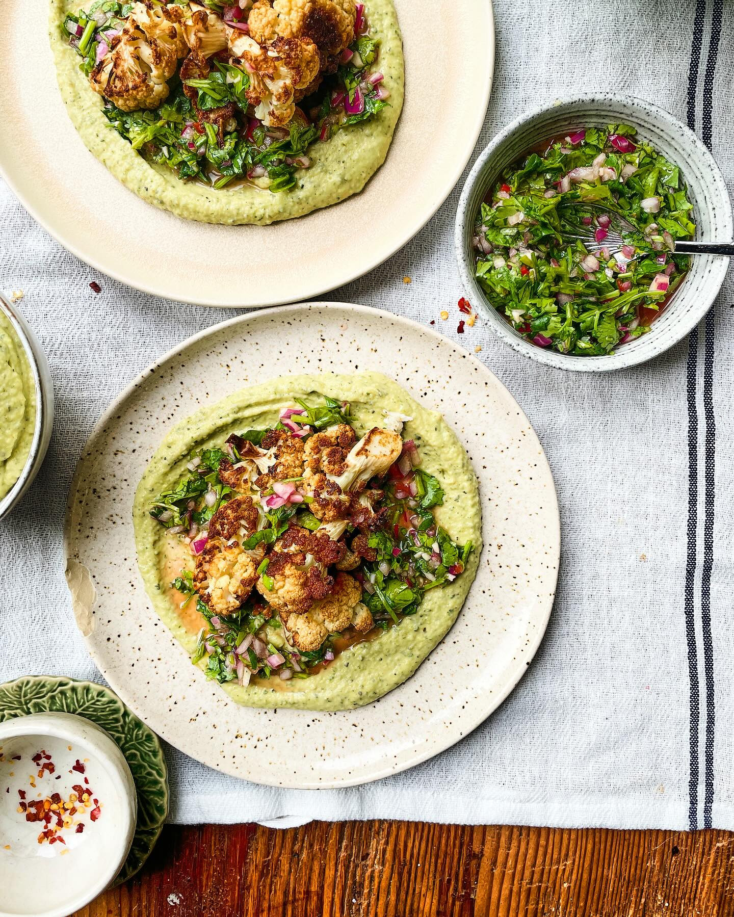 Roast cauliflower with white bean & courgette dip and coriander salsa 🤩