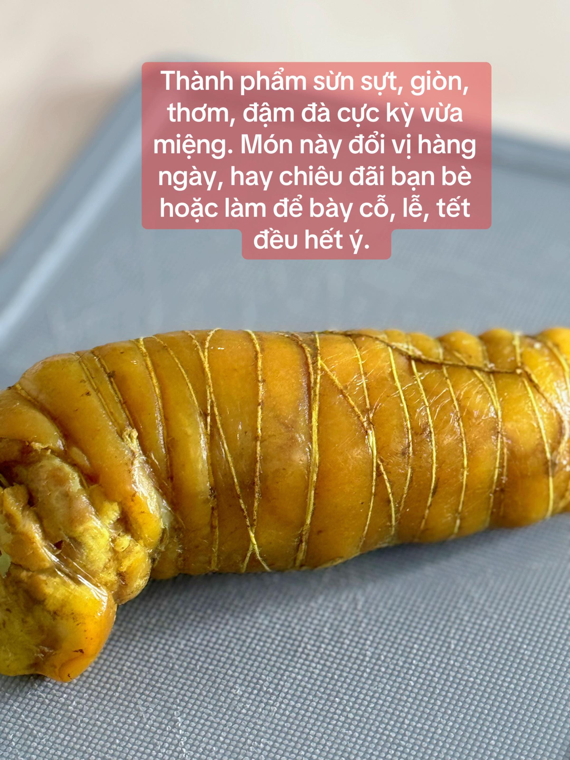 Tai Heo Cuộn Bắp Ủ Muối