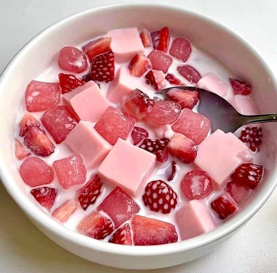 Chè pudding trân châu dâu