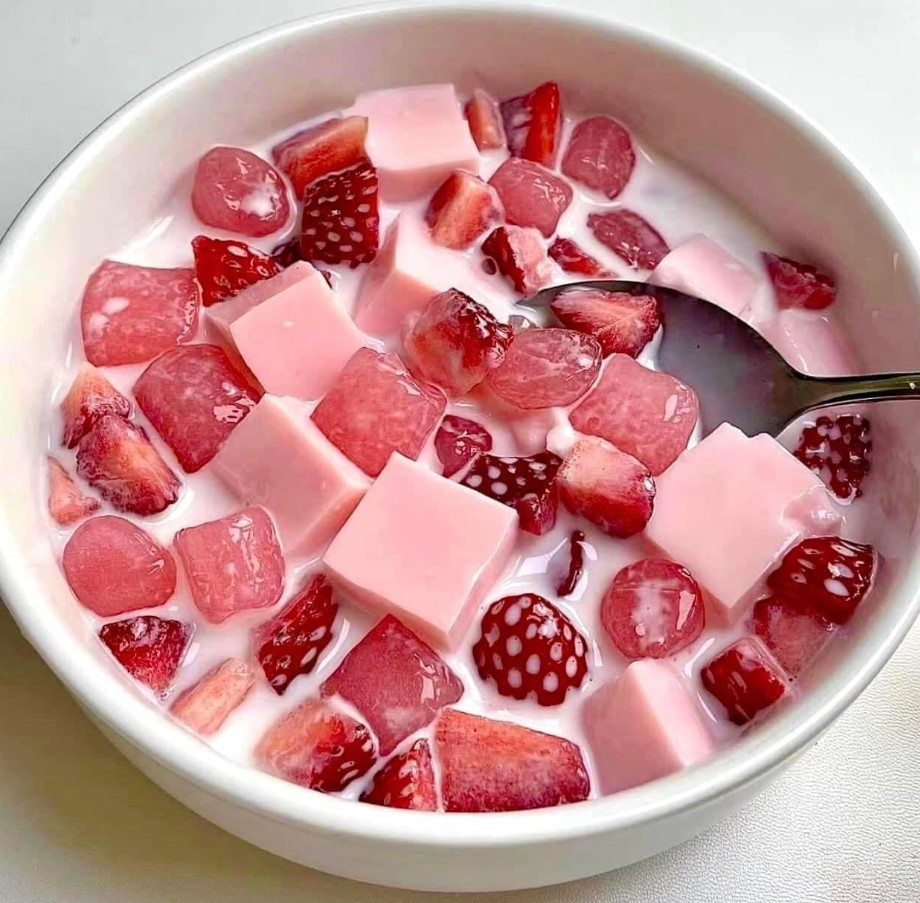 Chè pudding trân châu dâu