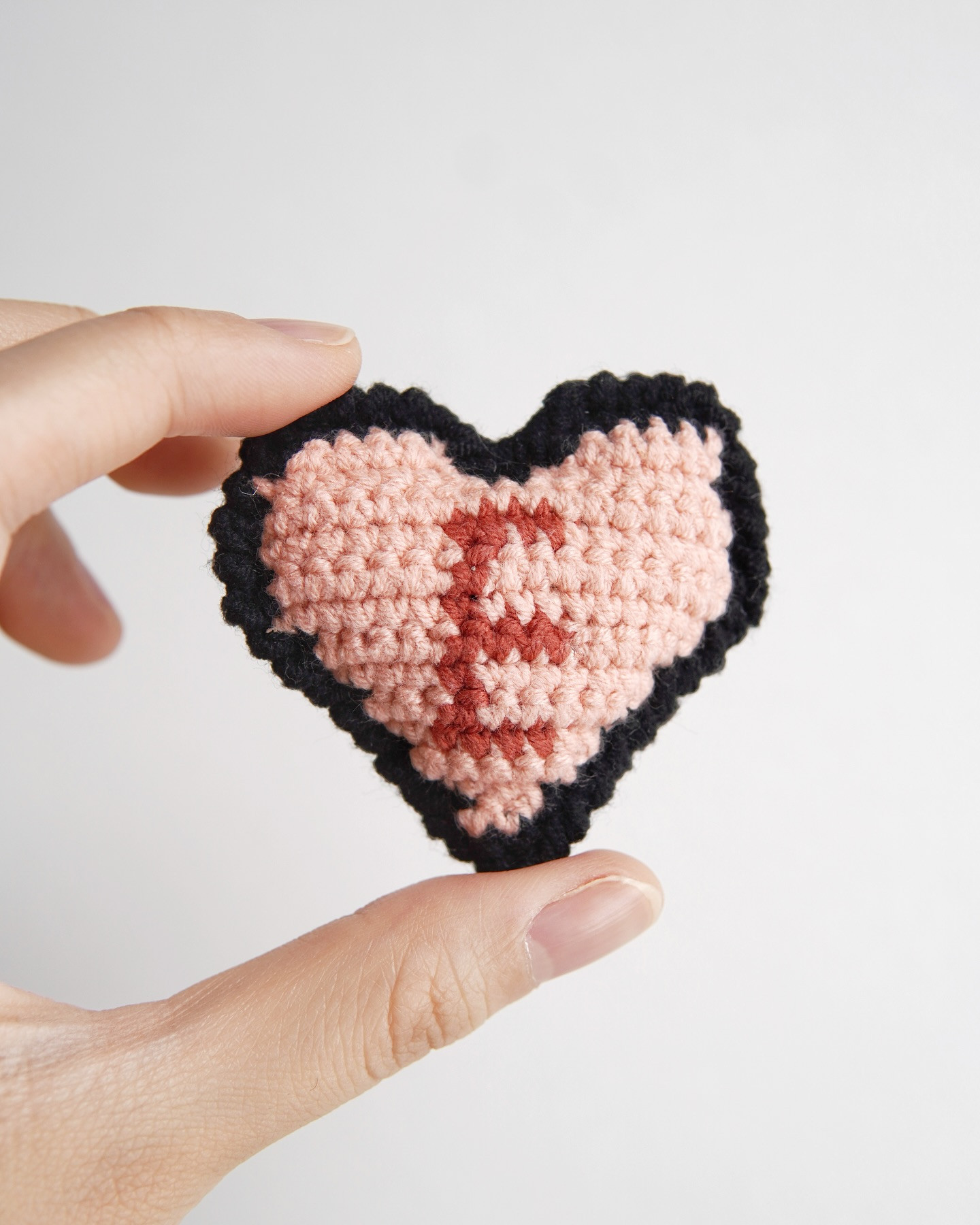 FREE pattern Pixel Heart for the coming Valentine’s Day ❤️