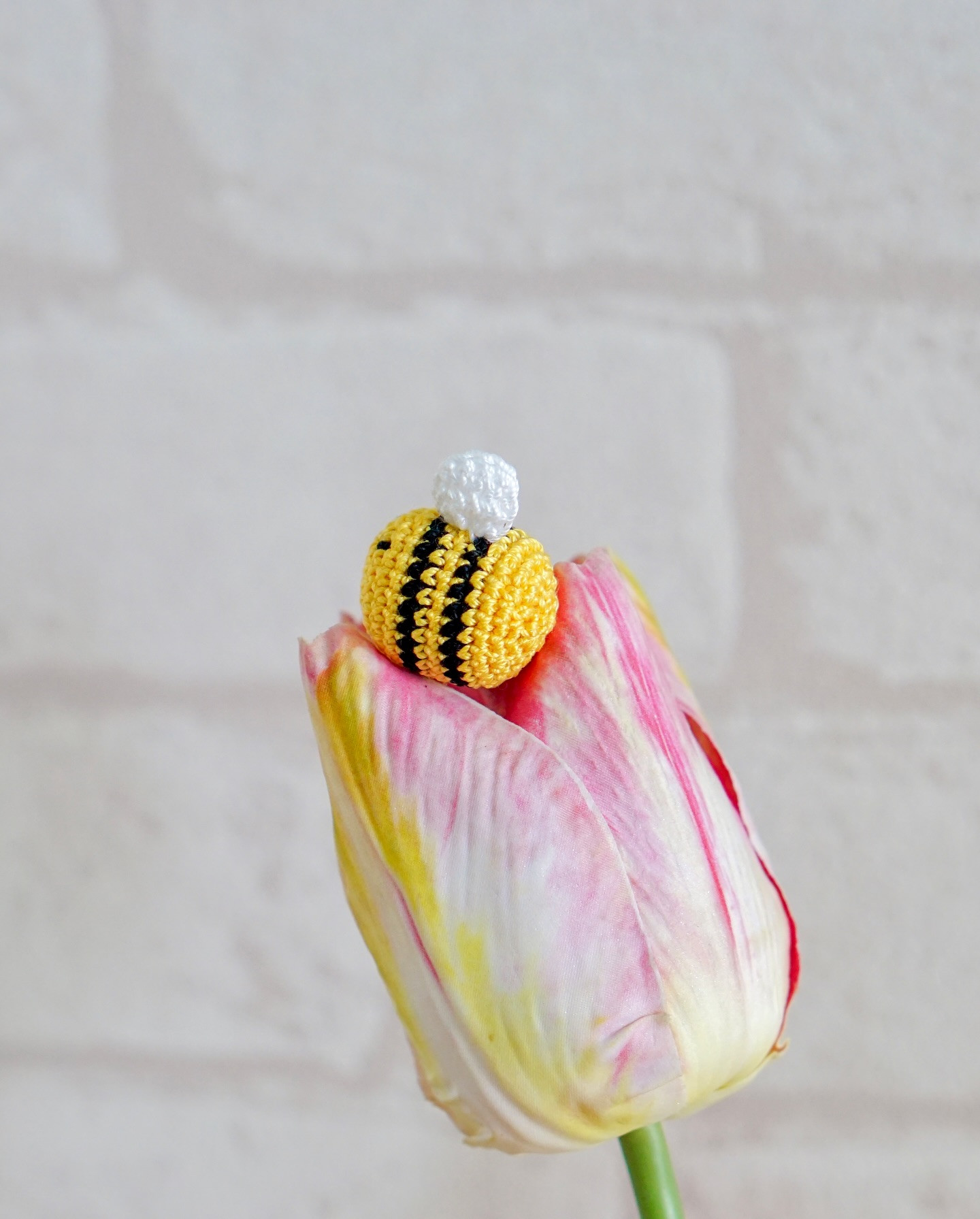 bee free crochet pattern