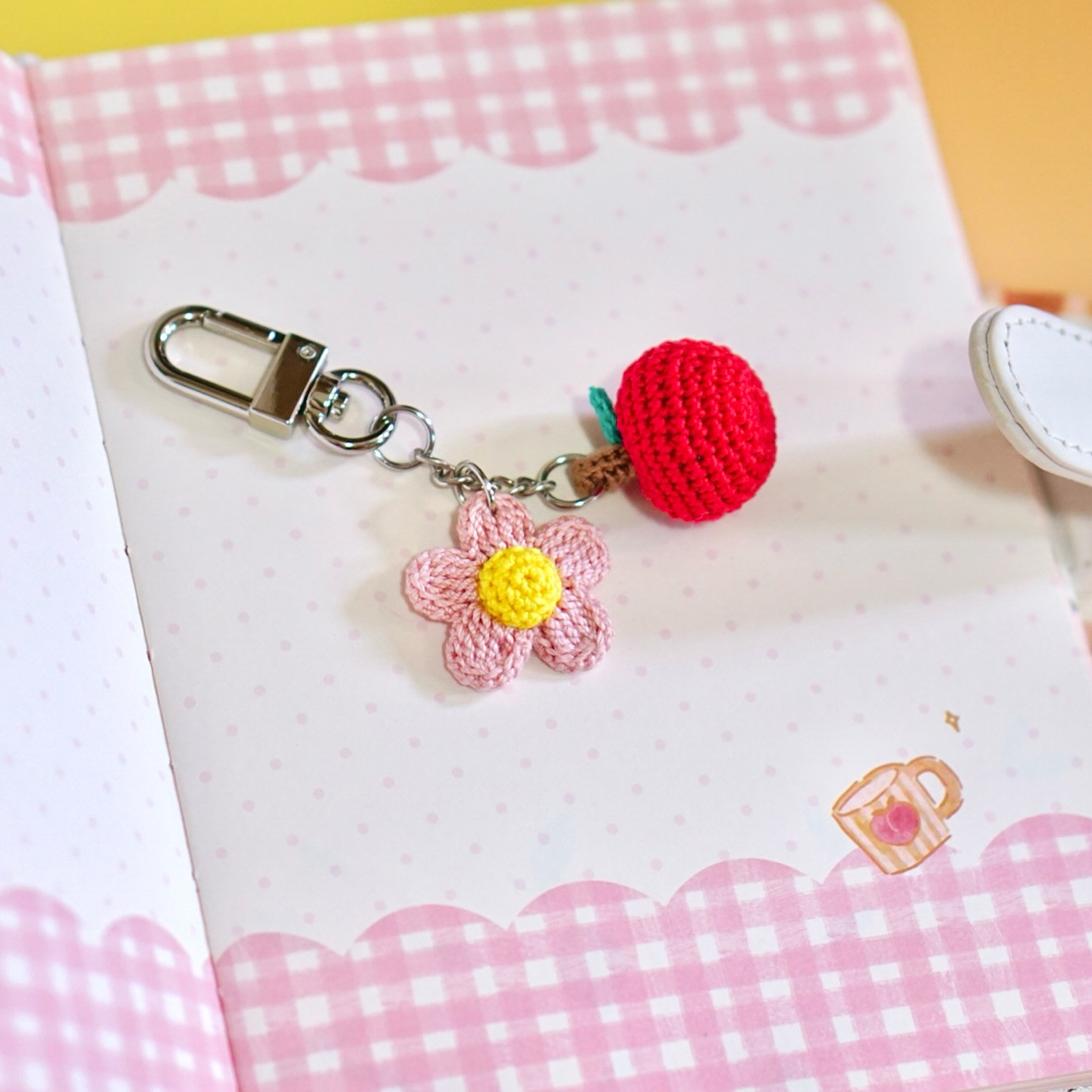 mini apple crochet pattern