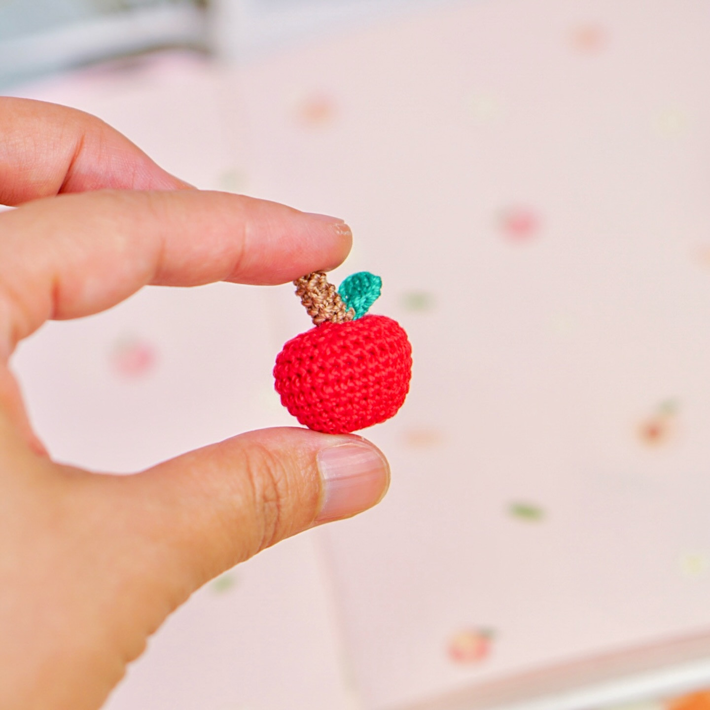 mini apple crochet pattern