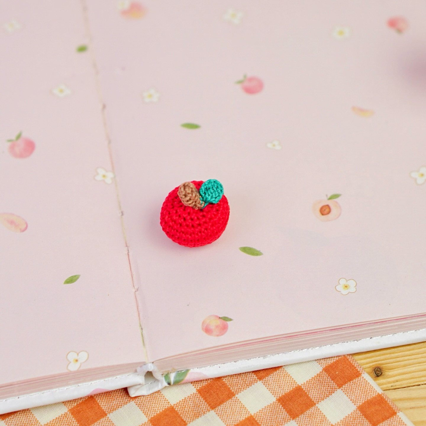 mini apple crochet pattern
