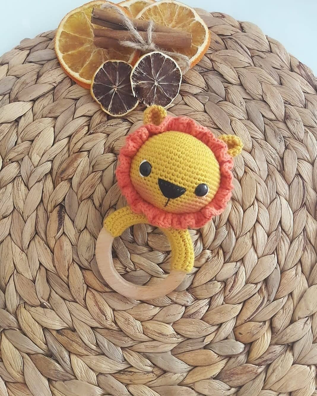 Aslan Temalı Bebek Set Örgü Tarifi