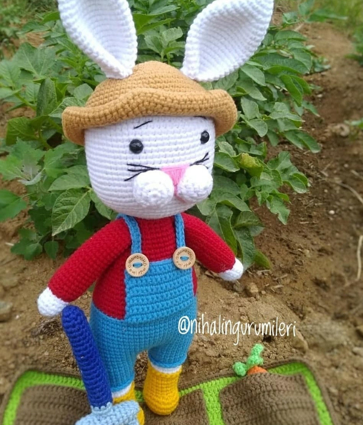 Bahçıvan Tavşan Amigurumi Tarifi