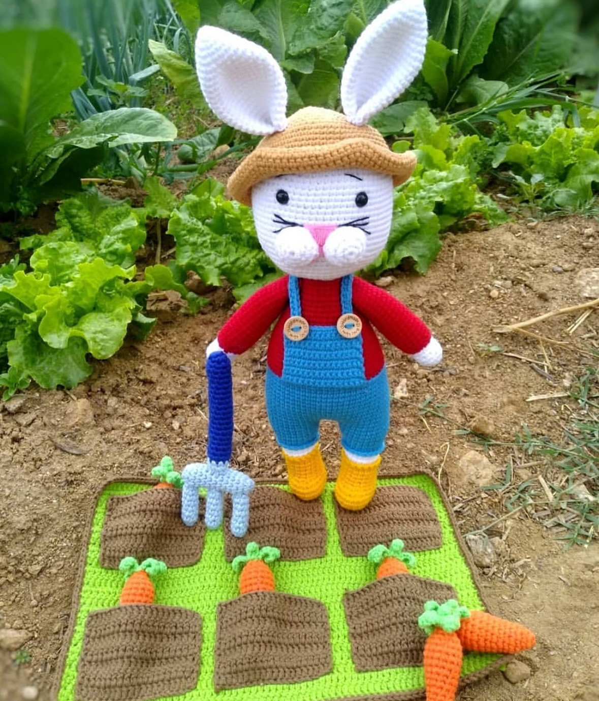 Bahçıvan Tavşan Amigurumi Tarifi