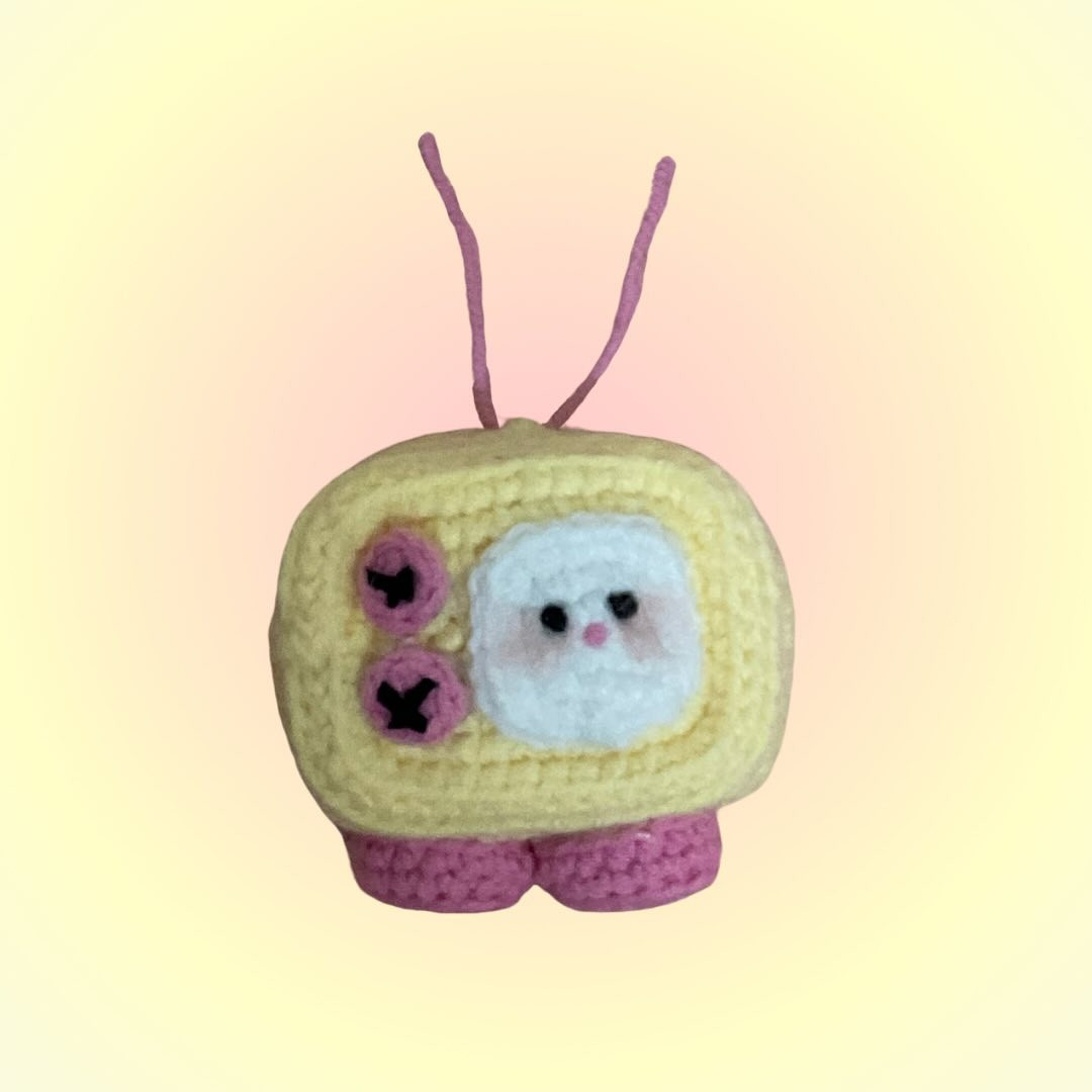 Free Crochet Pattern: Adorable Retro TV Amigurumi