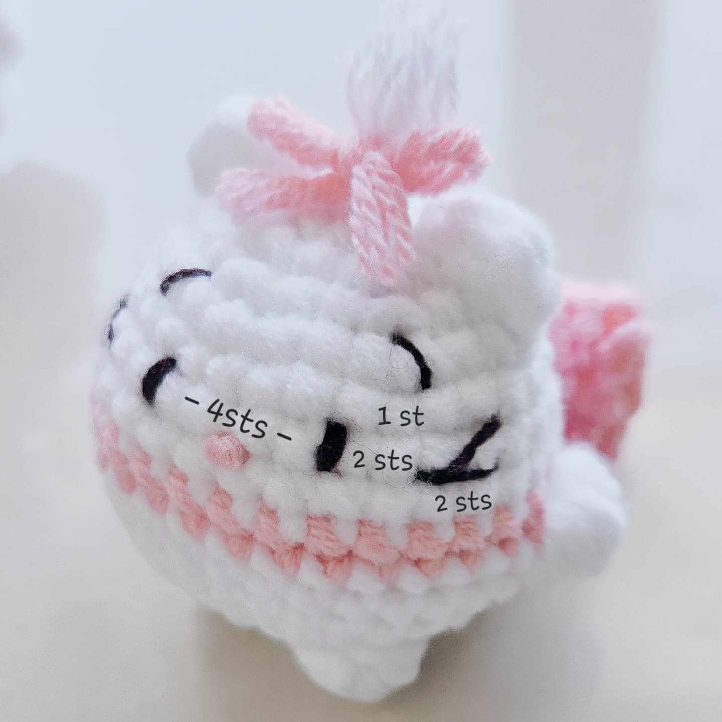 Free Crochet Pattern: Low-Sew Marie Cat Amigurumi