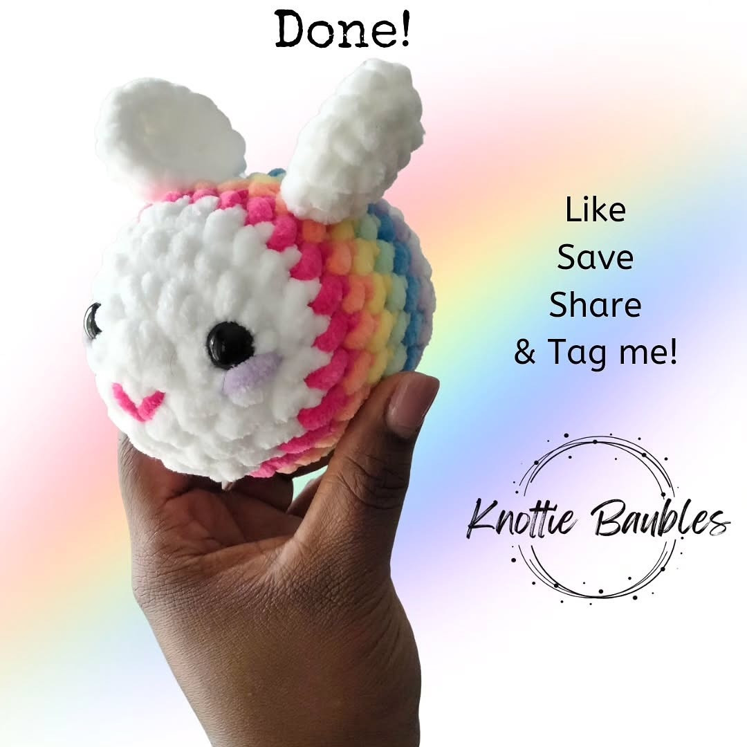 Free Crochet Pattern: Rainbow Bee Amigurumi