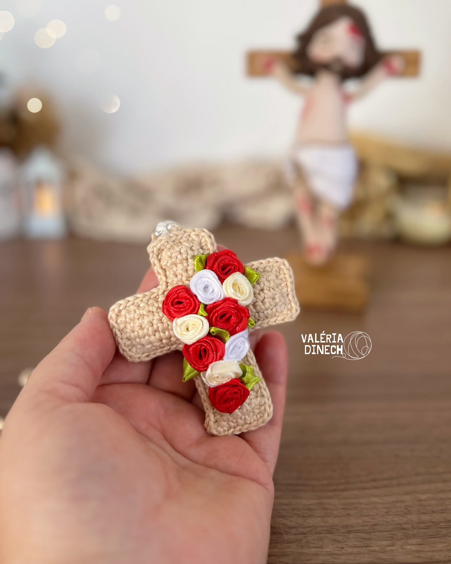Gráfico de crochê: Cruz com rosas em fita