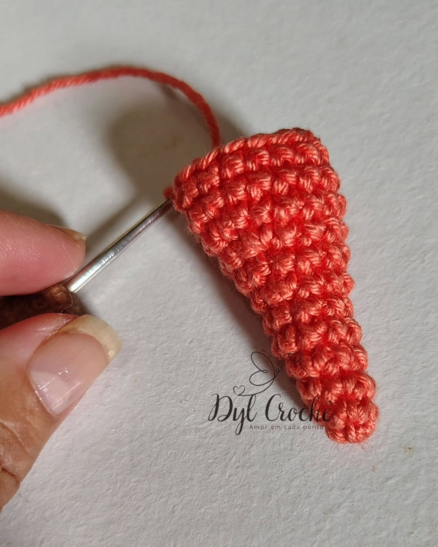 Gráfico de crochê gratuito: cenoura amigurumi