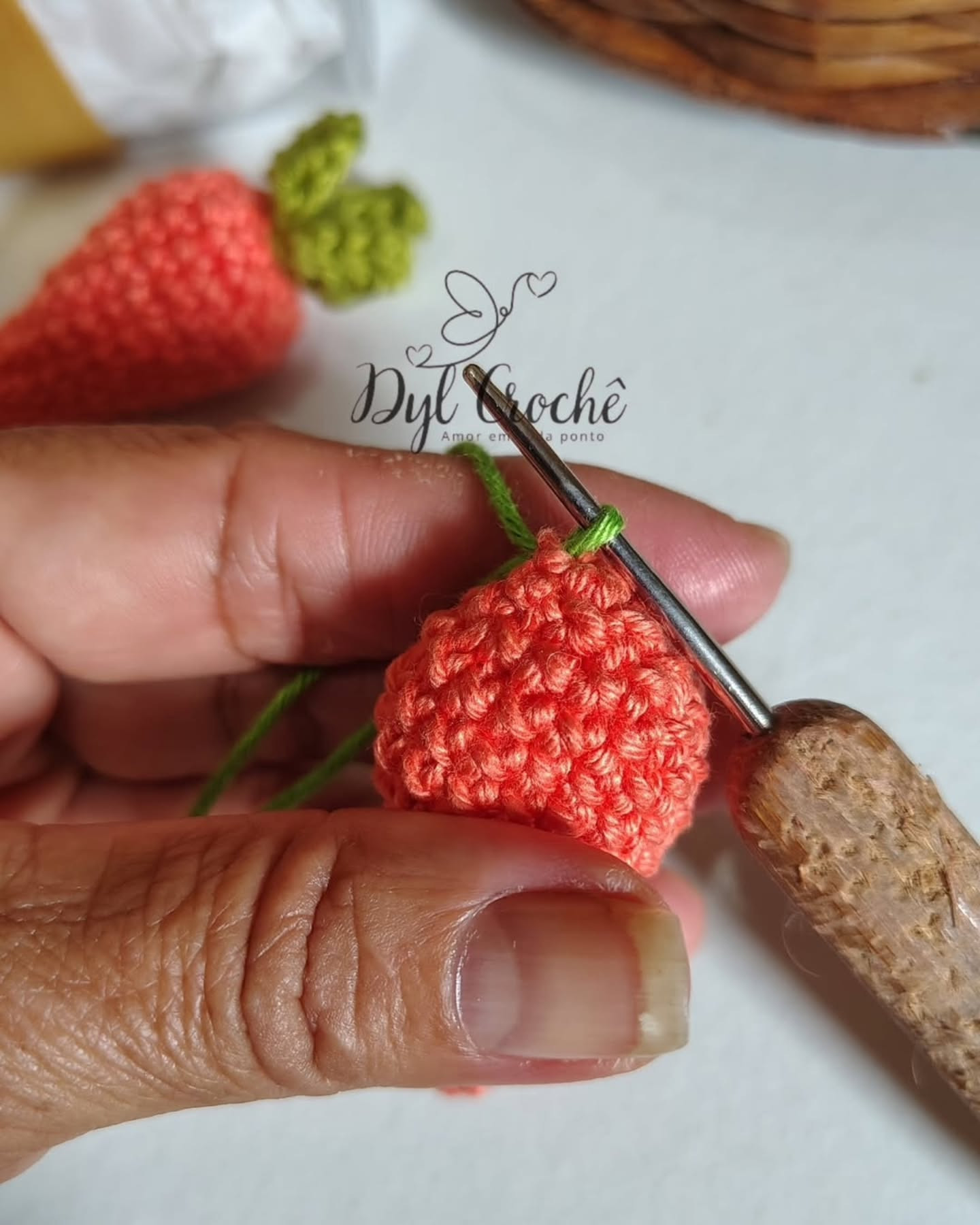 Gráfico de crochê gratuito: cenoura amigurumi