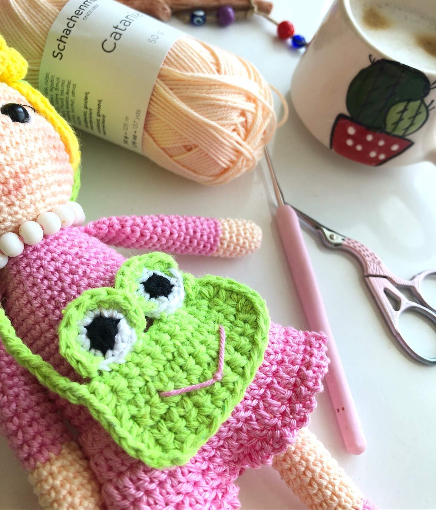 Kurbağa Kız Bebek Amigurumi Tığ İşi Tarifi