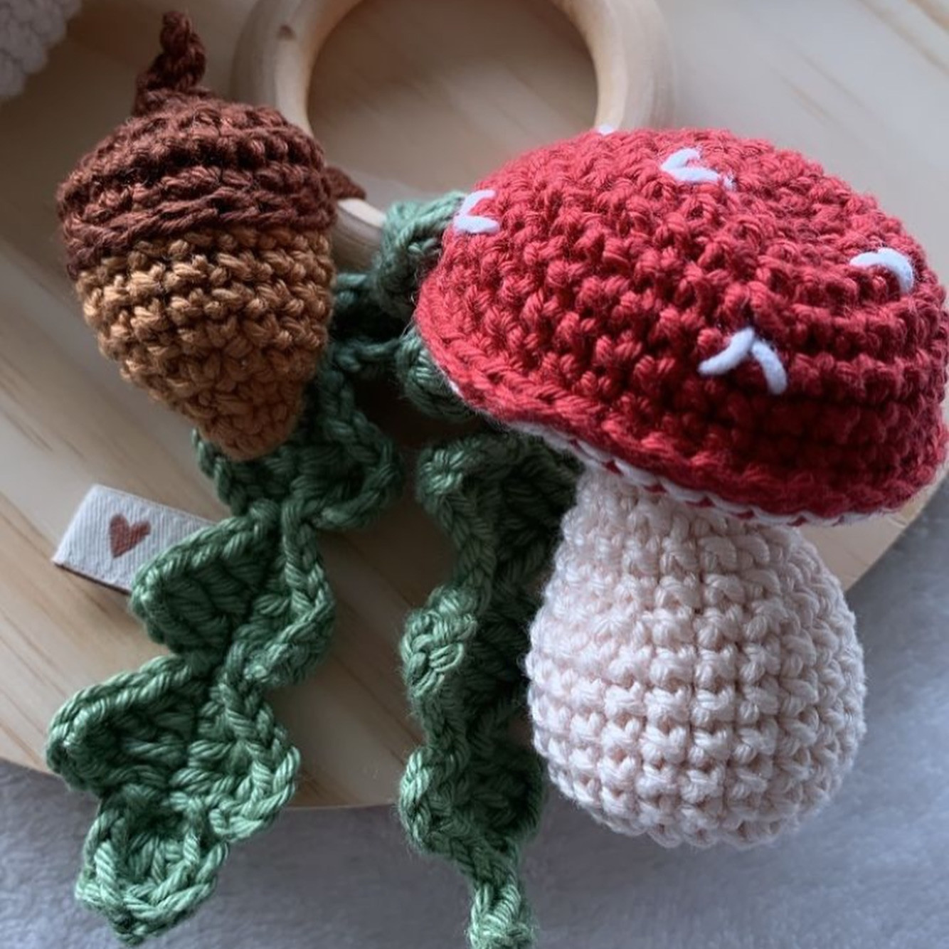 Receita Grátis de Amigurumi: Cogumelos e Bolota