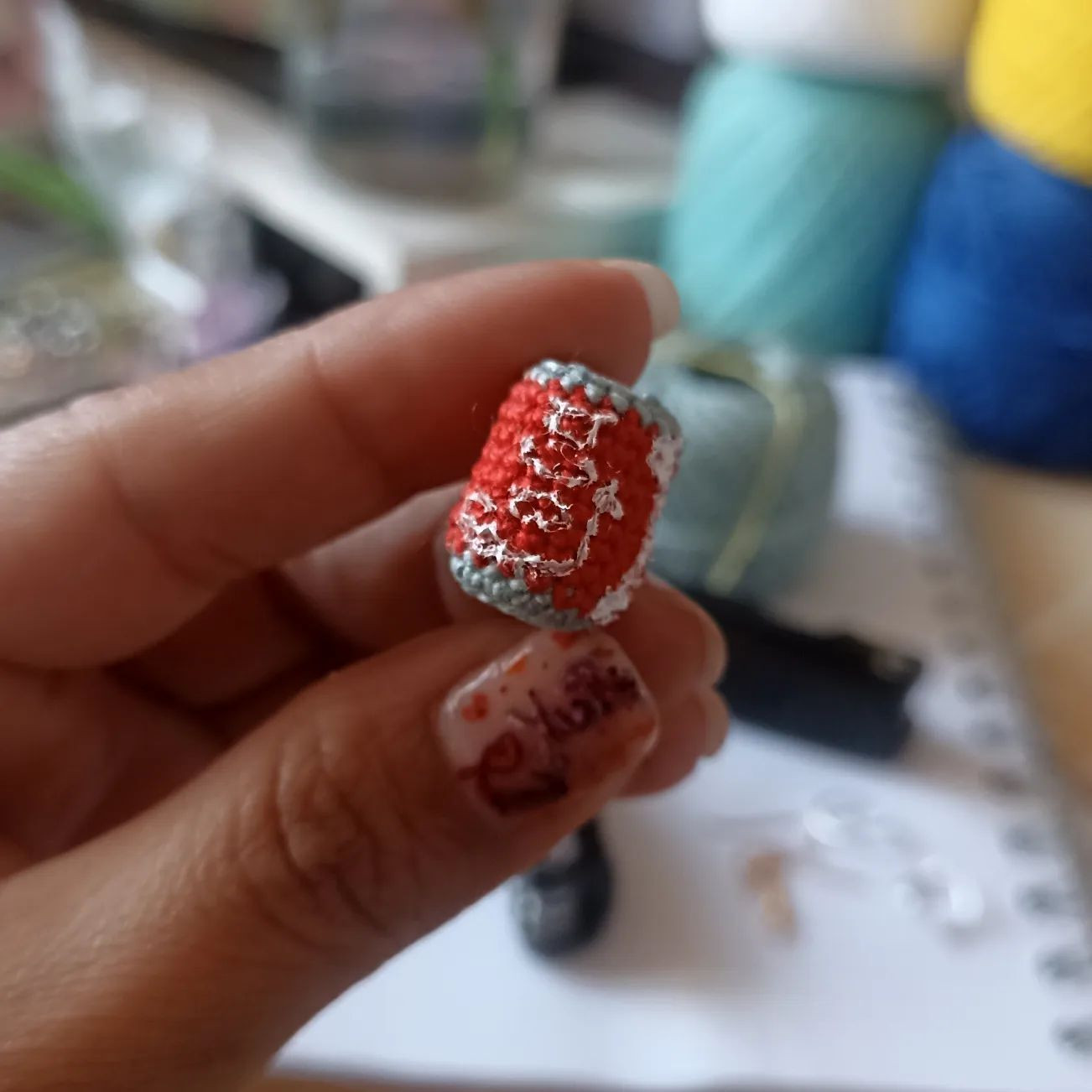 Aretes Coca-Cola Amigurumi: Patrón Gratis