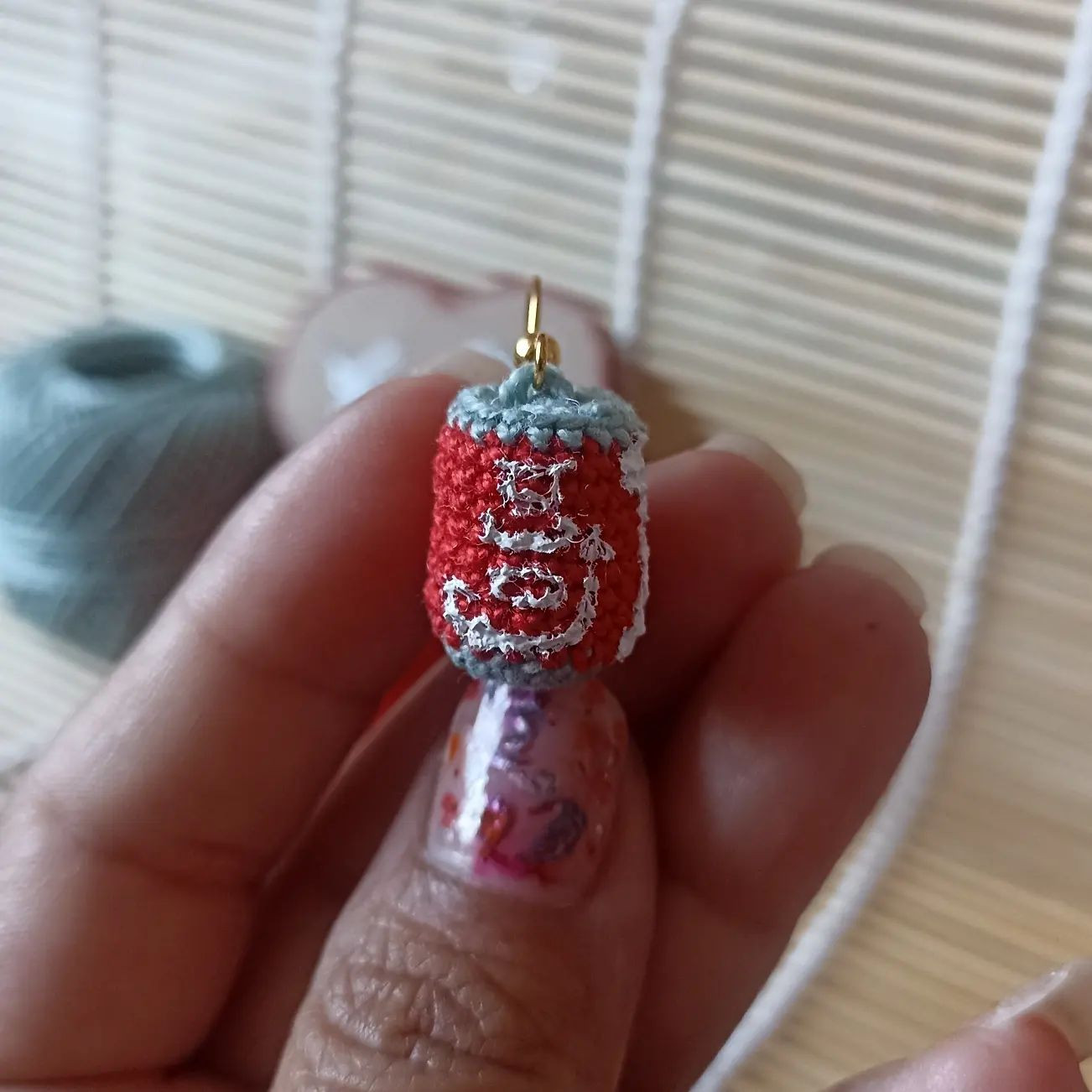 Aretes Coca-Cola Amigurumi: Patrón Gratis