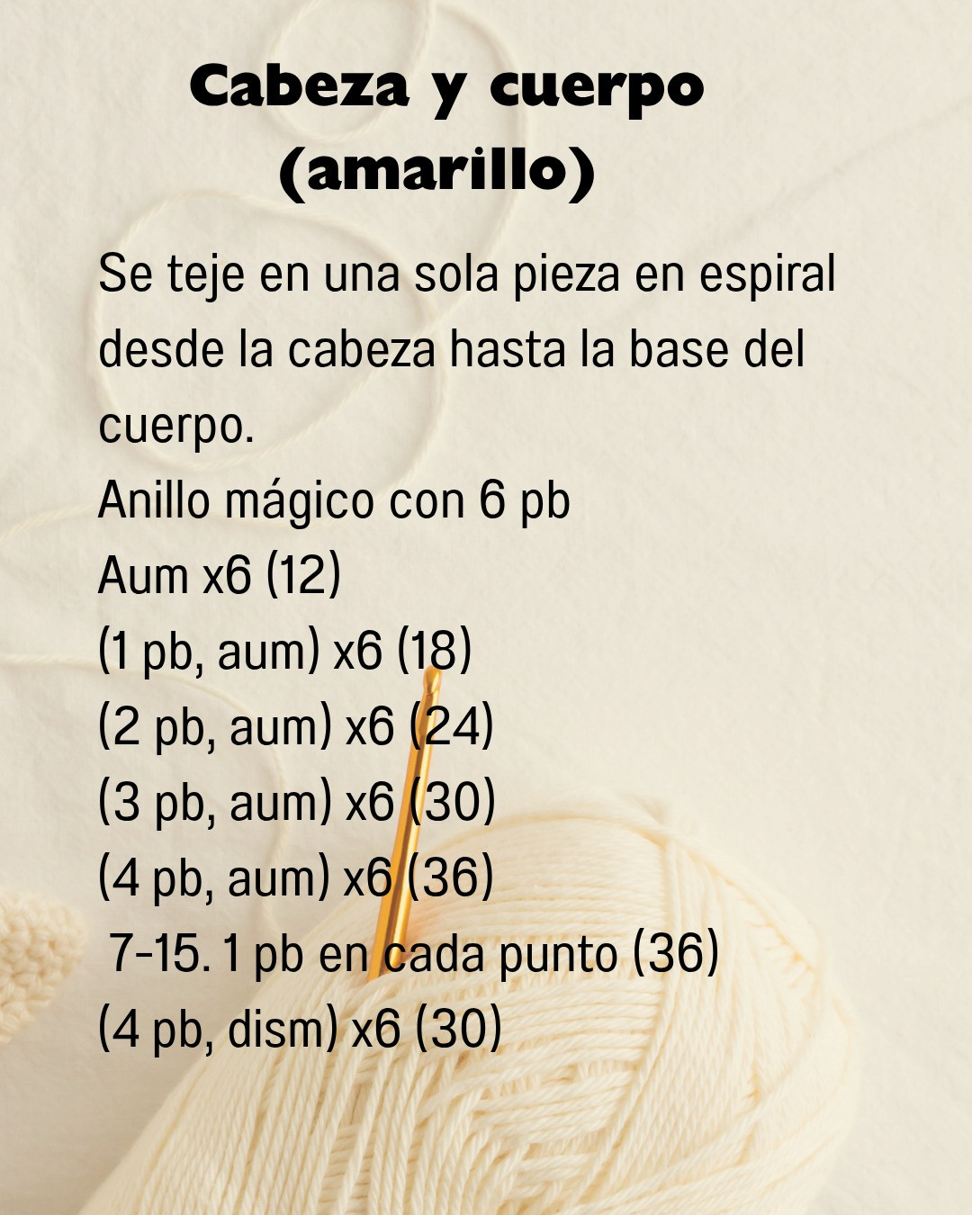 Crea tu propio pollito elegante con este patrón de crochet detallado.