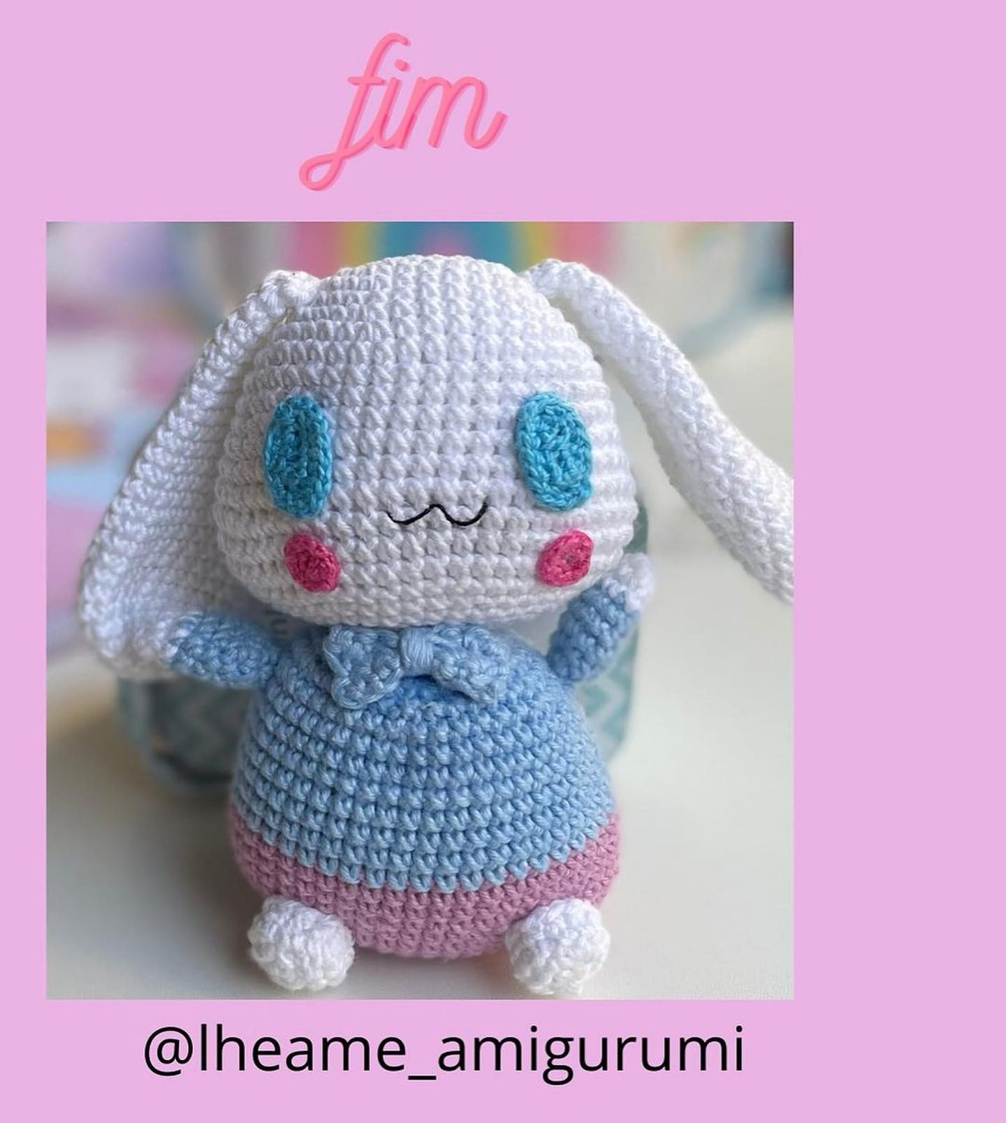 Gráfico de amigurumi de conejito tierno en colores pastel.
