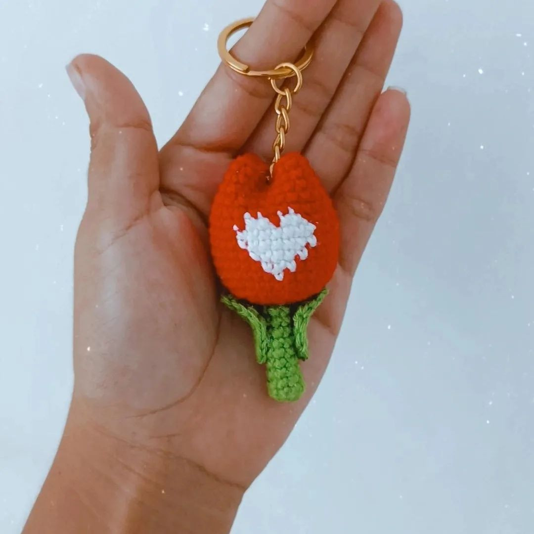 Gráfico de amigurumi: Mini Tulipán con corazón