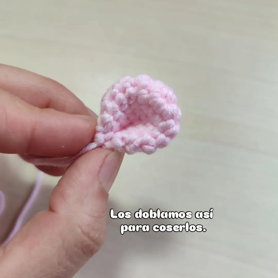 Hagamos flores de cerezo a crochet.
