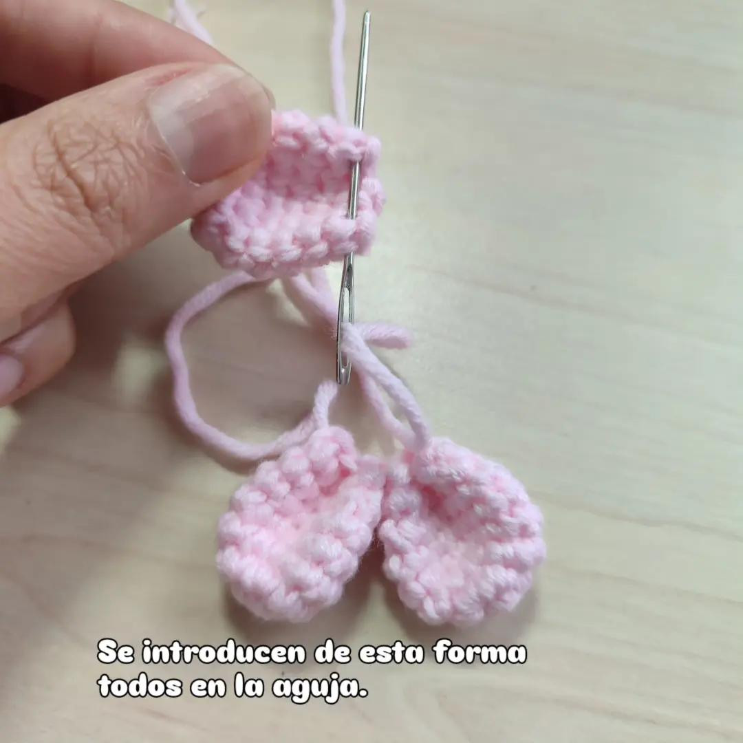 Hagamos flores de cerezo a crochet.