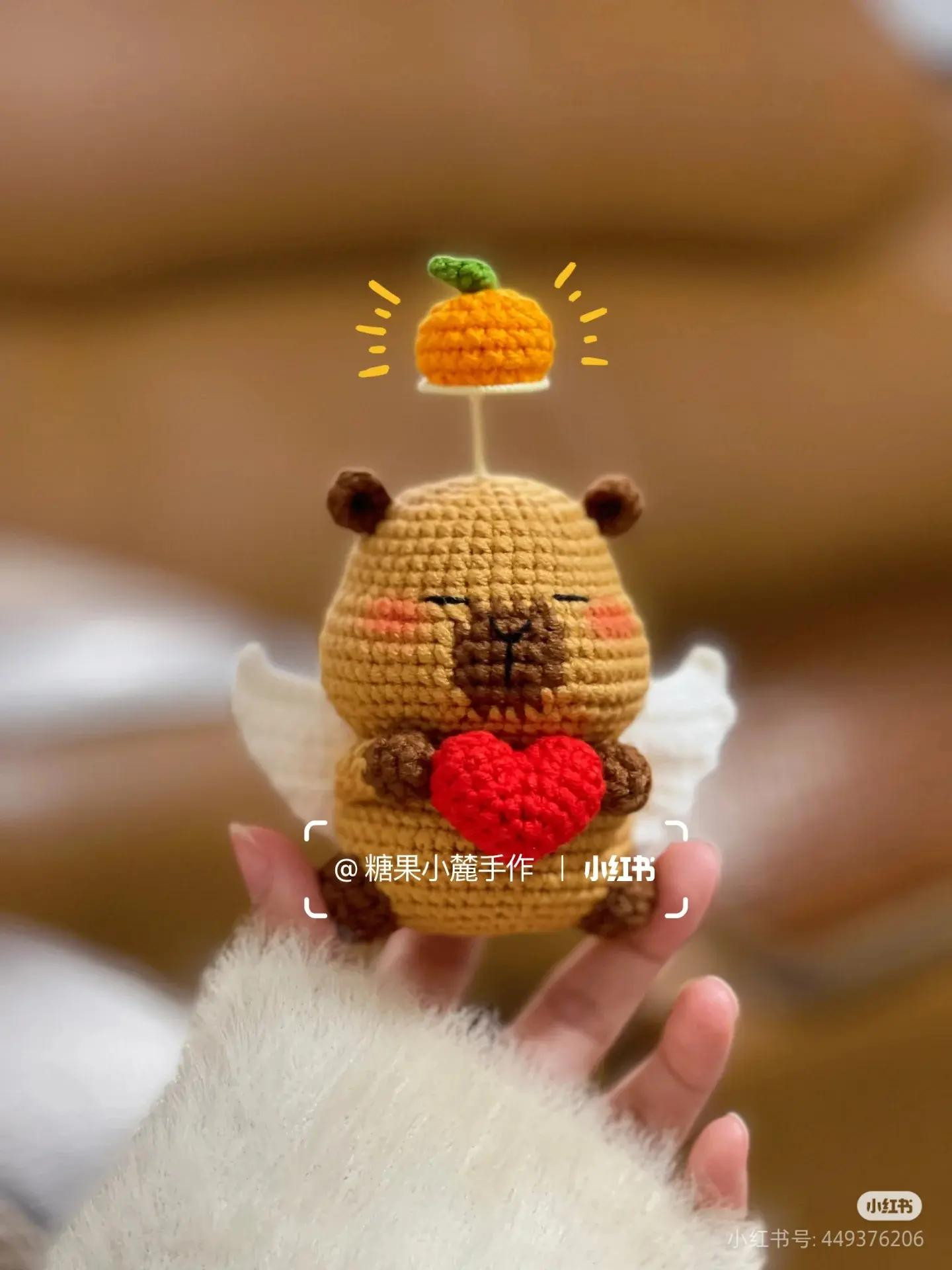 Mẫu móc len dễ thương Capybara thiên thần